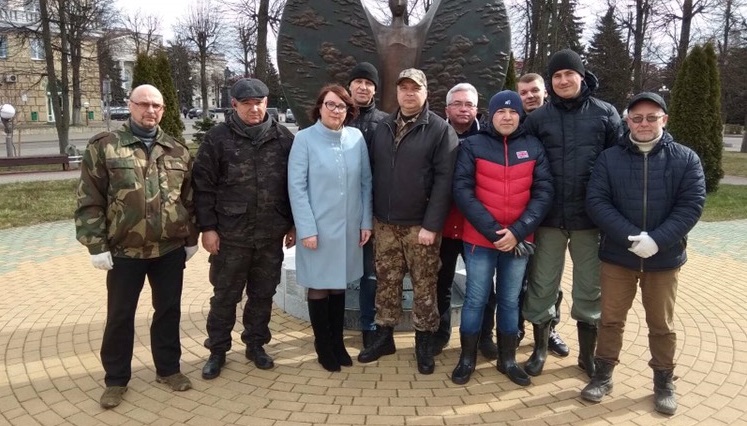 4 апреля представители Минского областного комитета природных ресурсов и охраны окружающей среды приняли участие в кампании «Обустроим малую родину»