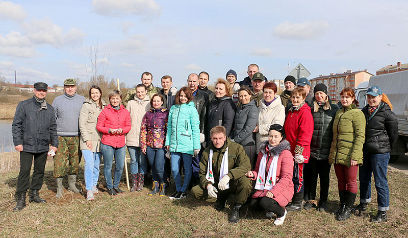 3 апреля сотрудники комитета приняли участие в субботнике, который прошел в Слуцке